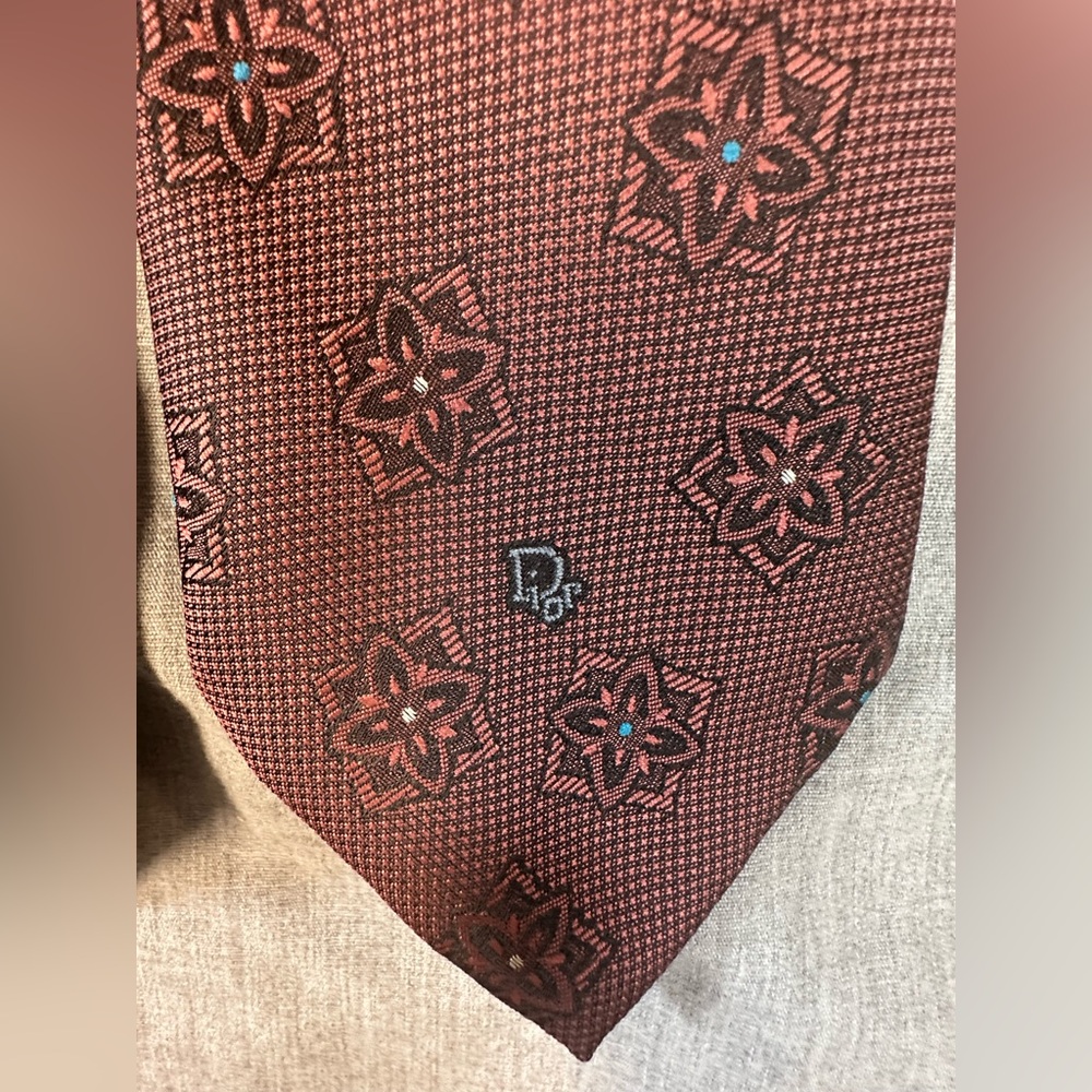 Christian Dior Burgandy Geometric Men's Tie - Picture 3 of 7
